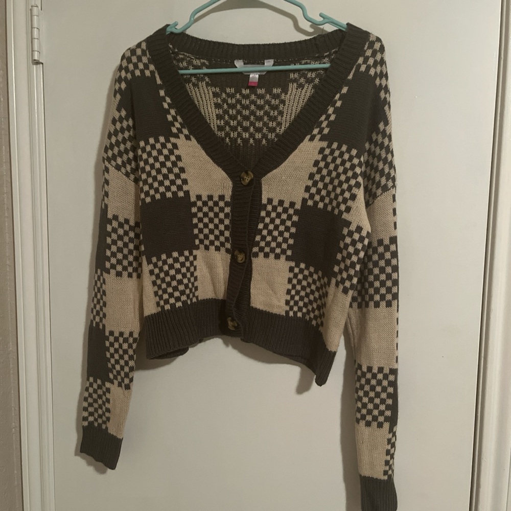 Checkered V-Neck Sweater - Button Up Long Sleeve No Boundaries size medium